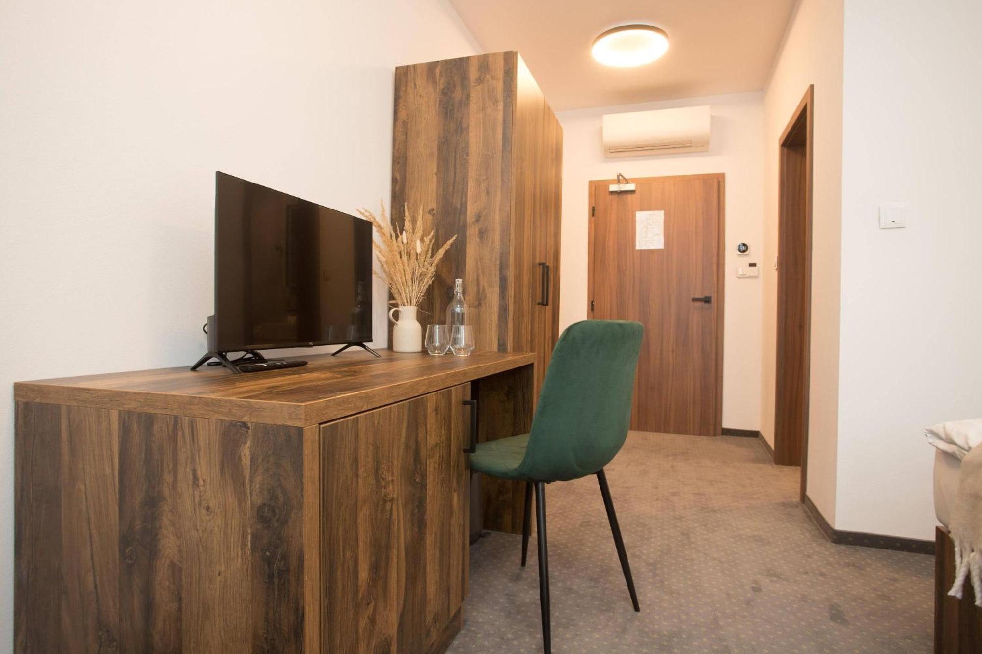Wellness Hotel Zavadilka Prostredni Becva Exterior photo