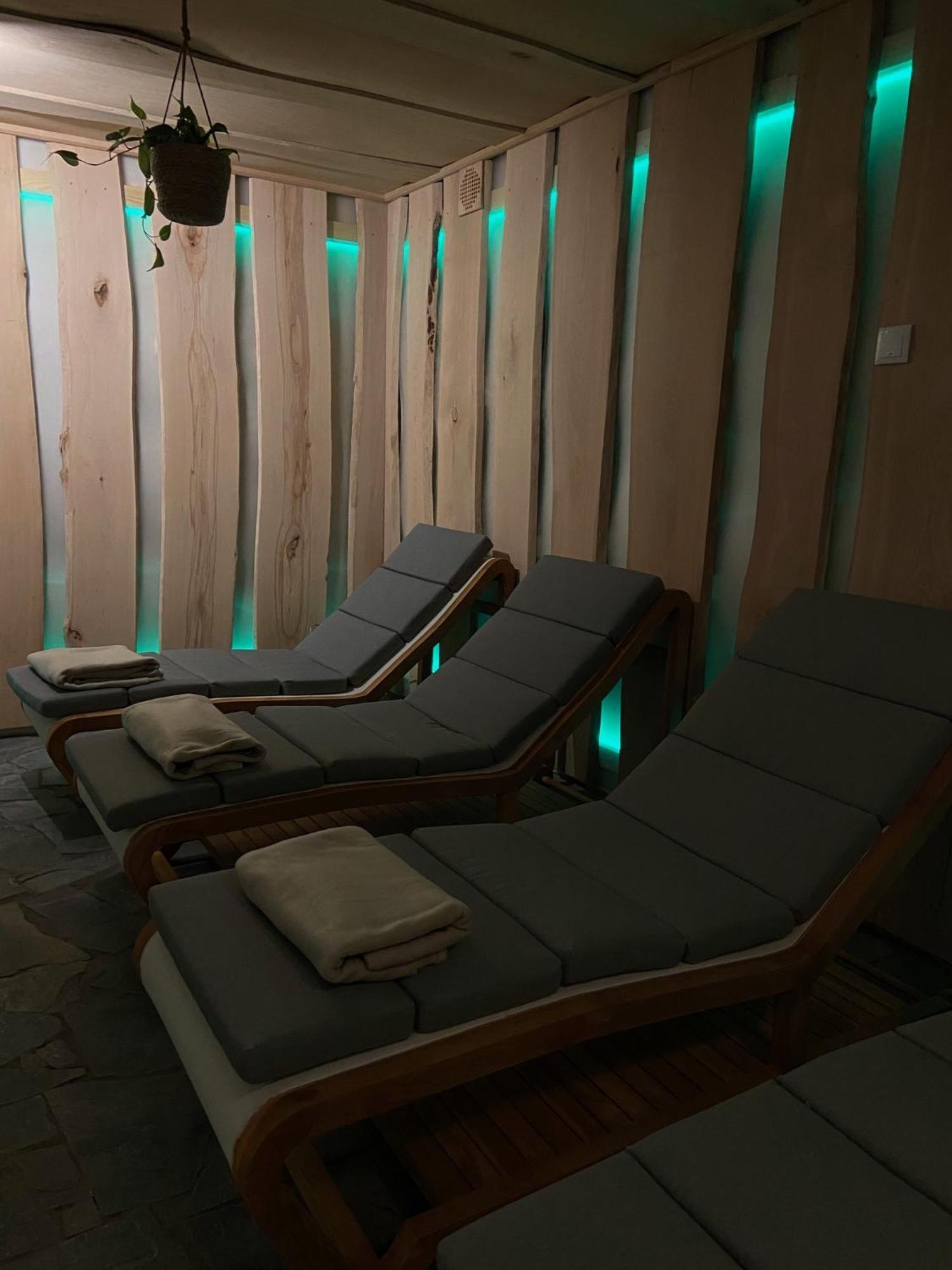 Wellness Hotel Zavadilka Prostredni Becva Exterior photo